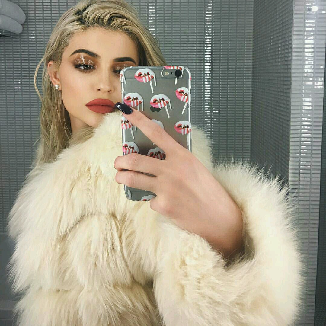 Kylie Jenner/lip kit/ザ・カーダシアンズ iphone8/7s/7plusケース唇