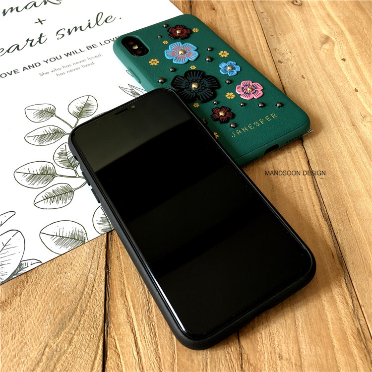 レザーiPhoneX Plusケース立体花リベット付きアイフォン8/7/6s綺麗カバー多色展開カラフル