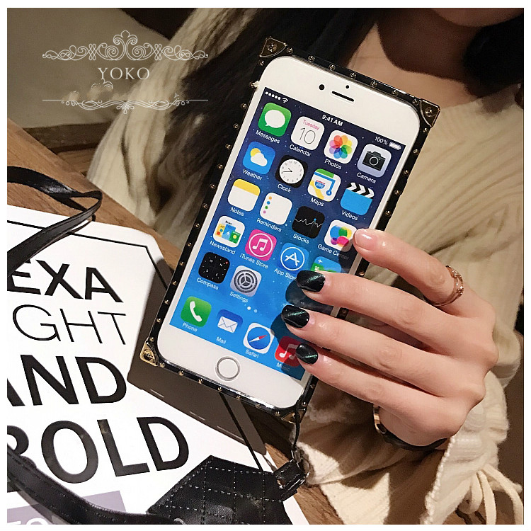 iPhoneXストラップ付き8/XPlus有名人女性おしゃれブランドiPhone2018