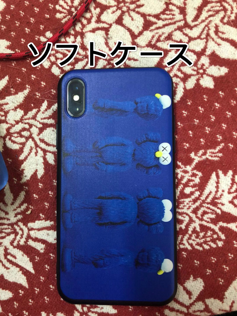 ソフトカバーiPhone XS個性的カウズ フィギュア青色ブルーかっこいいメンズ