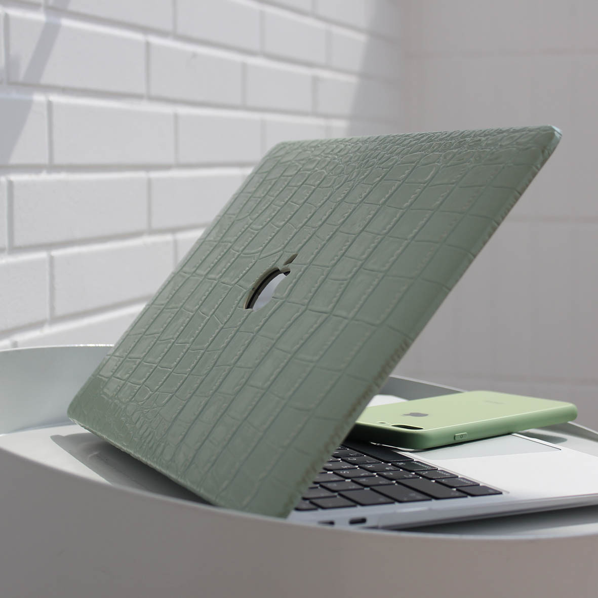 アボカドグリーン色PU革合皮 ワニ柄MacBook pro13インチ エレガント マックブックシェルカバーmac13.3薄型 耐衝撃